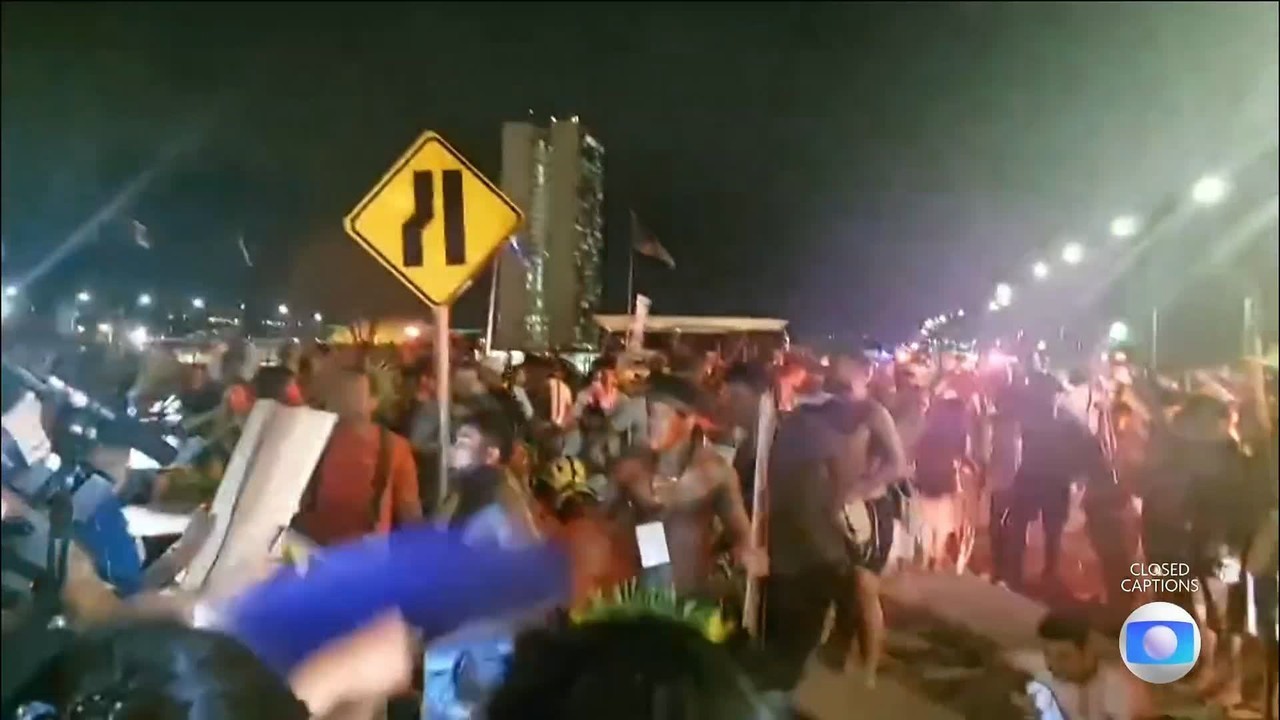 Itamaraty tira de função servidor que defendeu 'cacete' em indígena diante de ato em Brasília