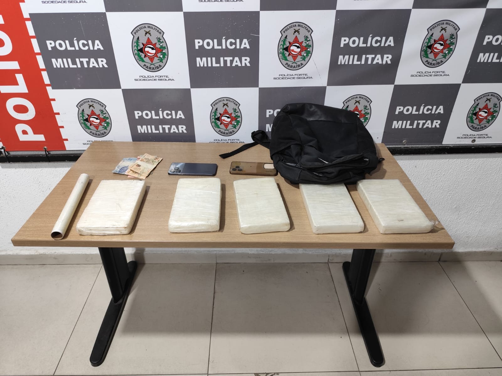 Homem é preso com tabletes de cocaína dentro de mochila, em João Pessoa 