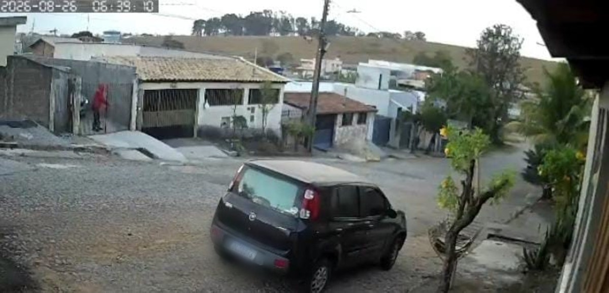VÍDEO: Ladrão furta carro em garagem de casa enquanto morador está no trabalho em Divinópolis 