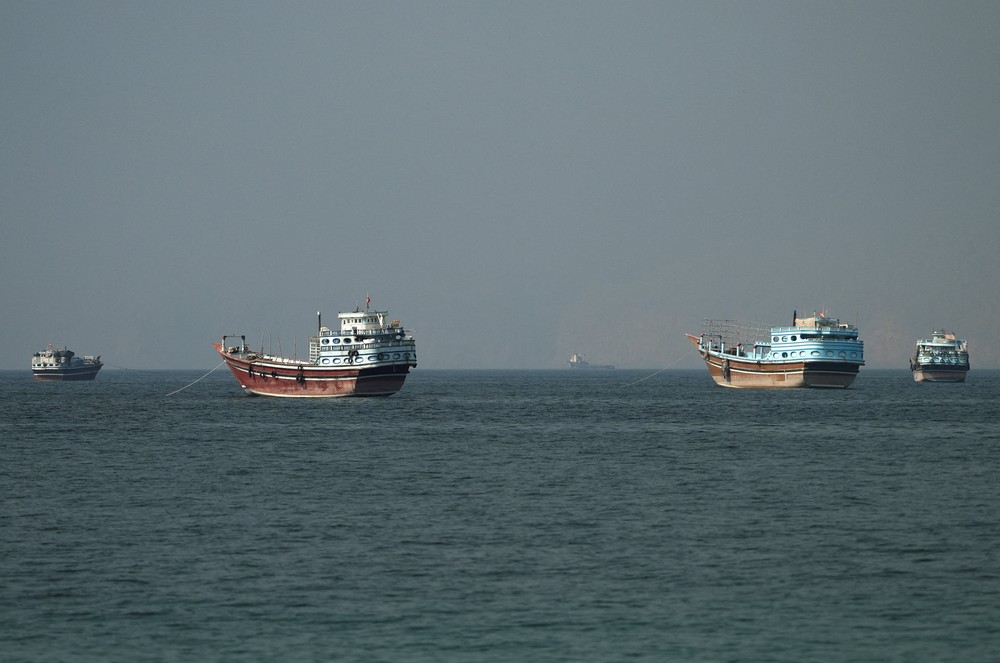 Irã ataca dois navios comerciais e um petroleiro no Estreito de Ormuz nesta segunda-feira