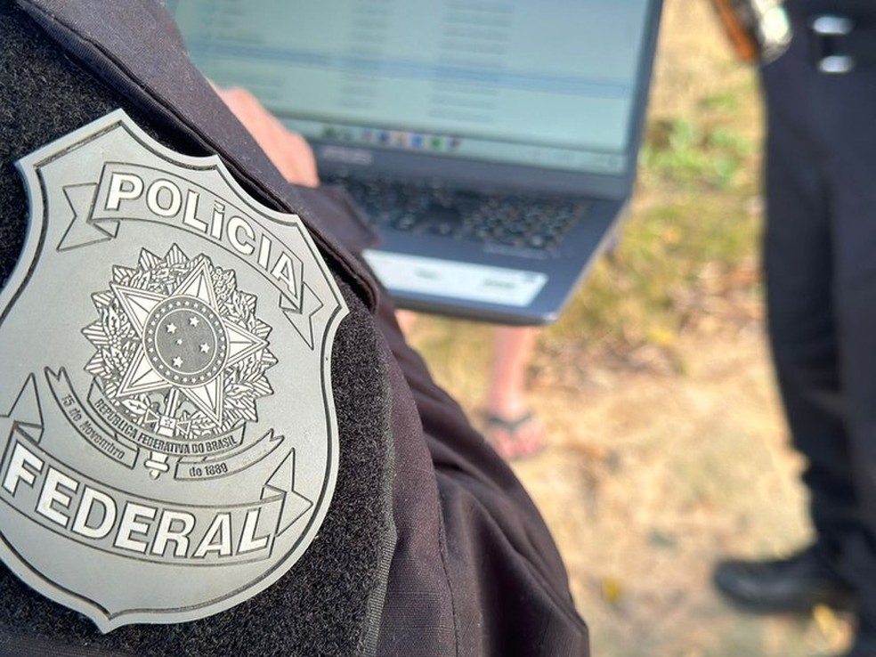 Suspeitos de invadir contas gov.br de servidores da Justiça para retirar restrições judiciais de veículos são alvos de operação da PF — Foto: Polícia Federal/Divulgação