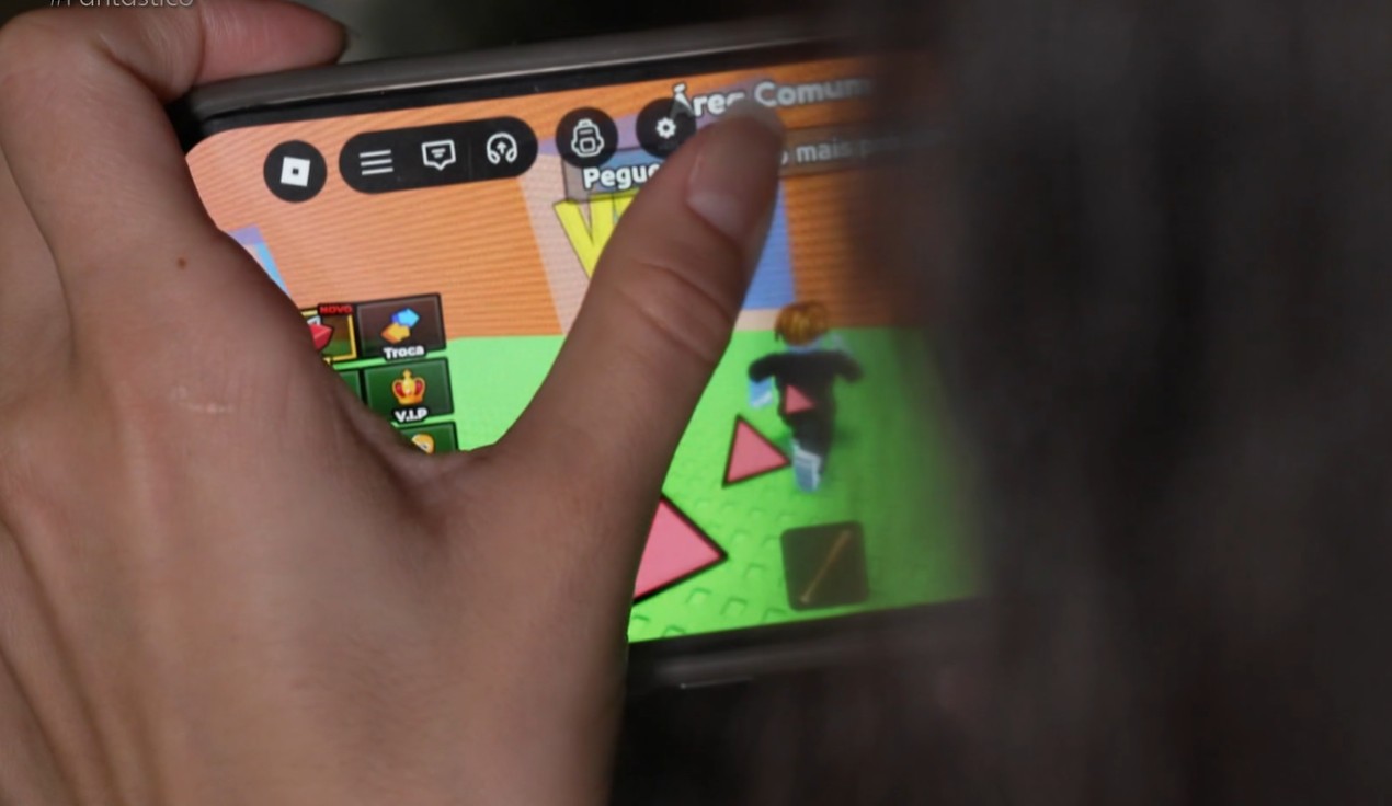 Roblox vira alvo de autoridades após casos de aliciamento e conteúdos impróprios; plataforma desperta preocupação de famílias