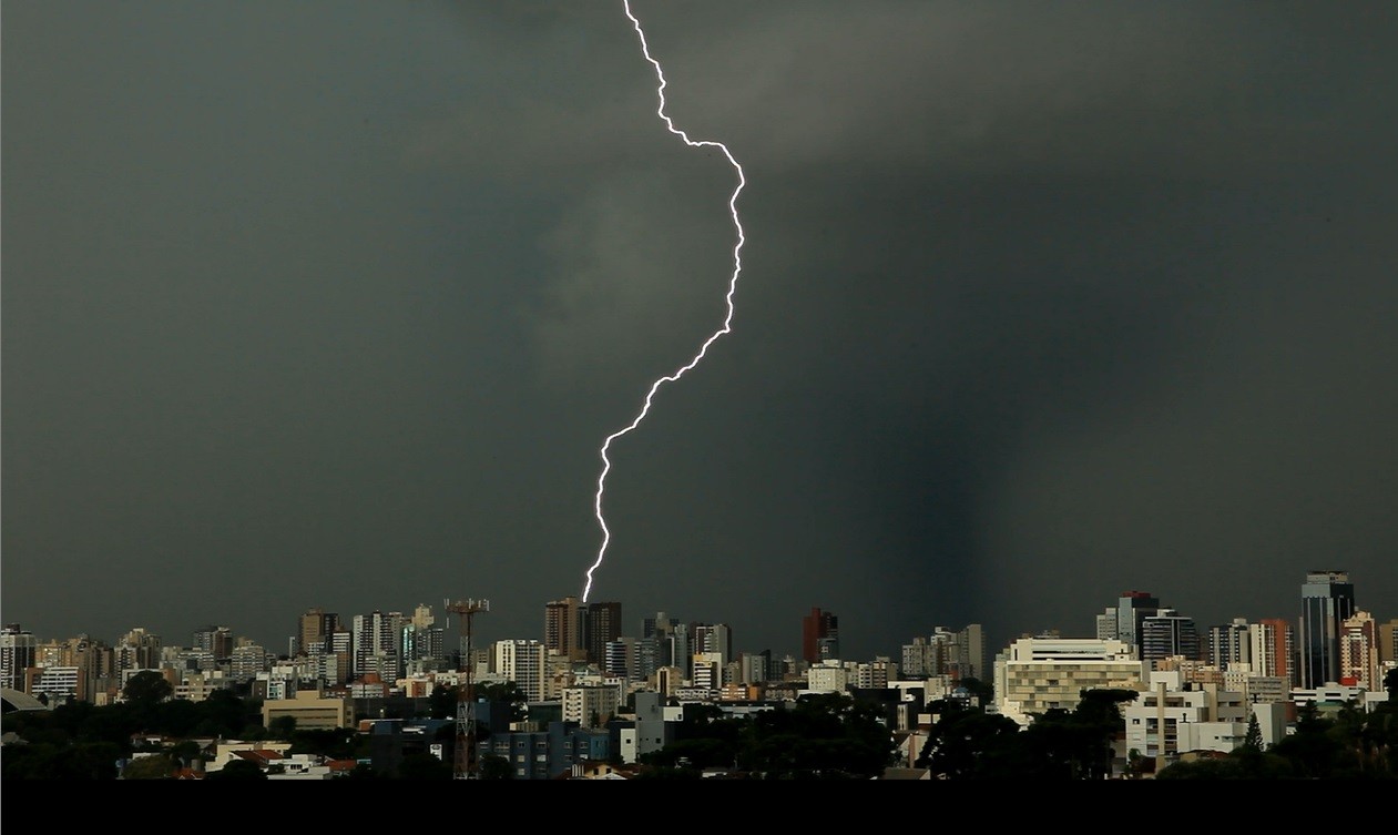 Paraná deve registrar tempestades por três dias seguidos, diz Simepar; veja previsão por região