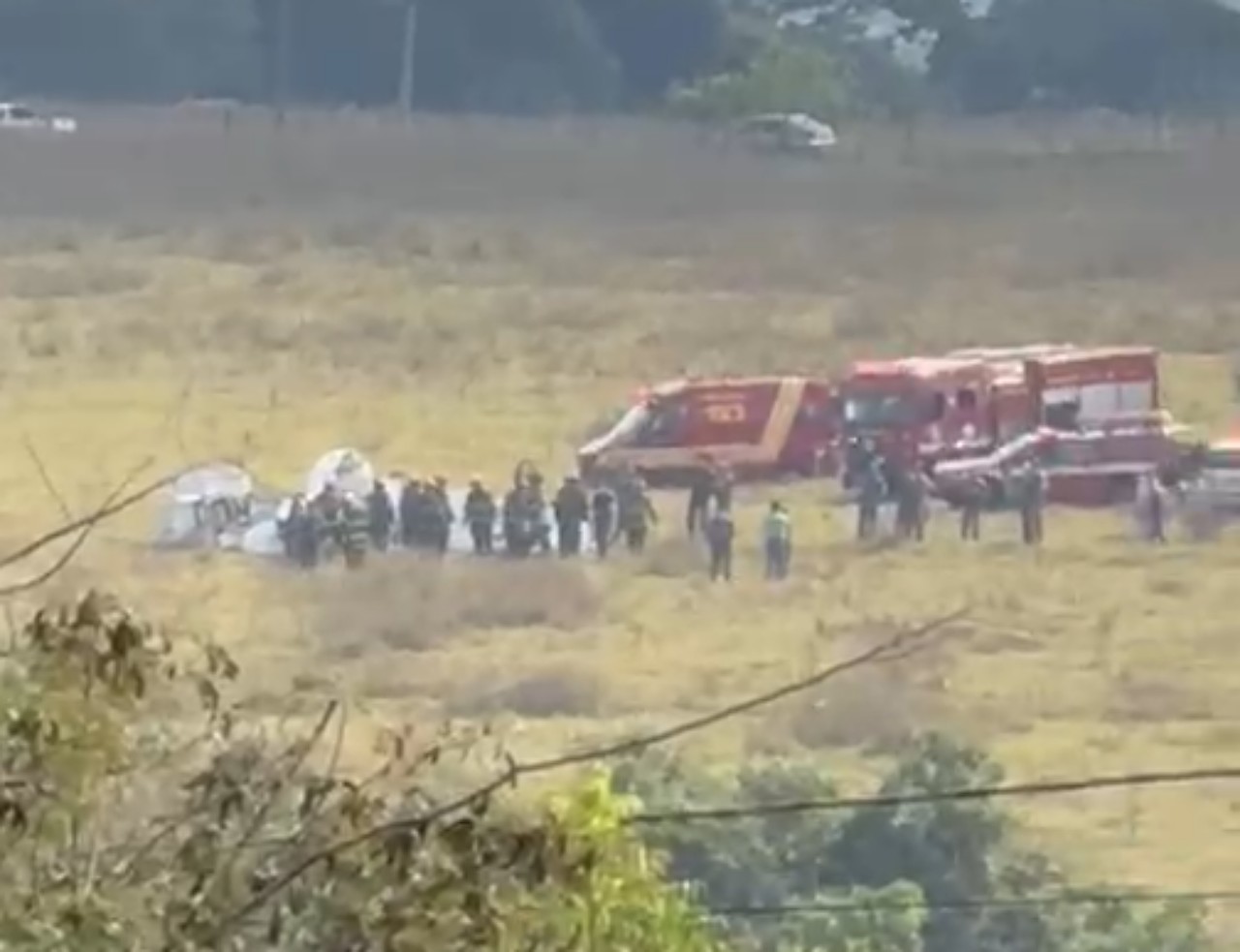 Vídeo registra momento exato da queda do avião de pequeno porte que causou duas mortes em Rio Preto