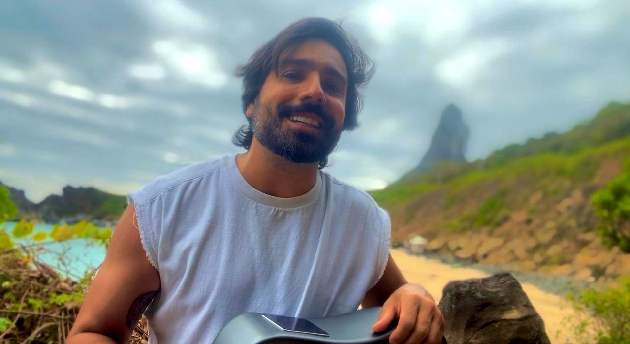 Aniversário da ilha: cantor lança música para celebrar 522 anos de Fernando de Noronha