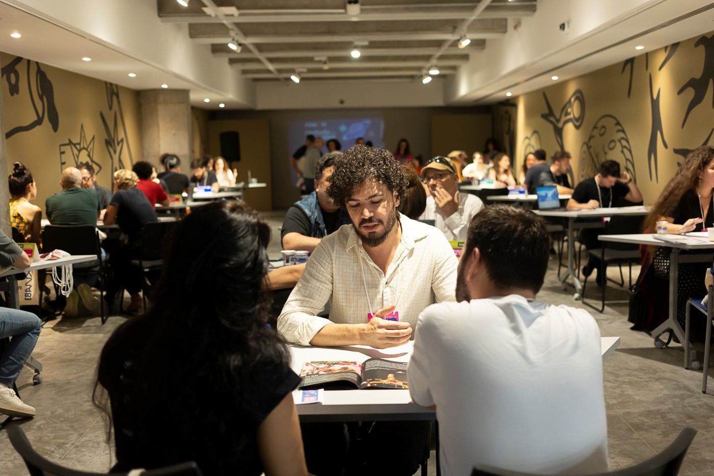 Título: Festival de Curitiba vira vitrine de negócios culturais