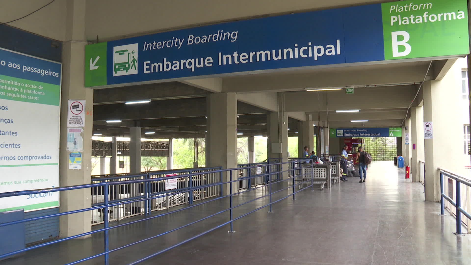 Moradora de rua morre em terminal de ônibus do Recife e corpo fica no local por mais de seis horas