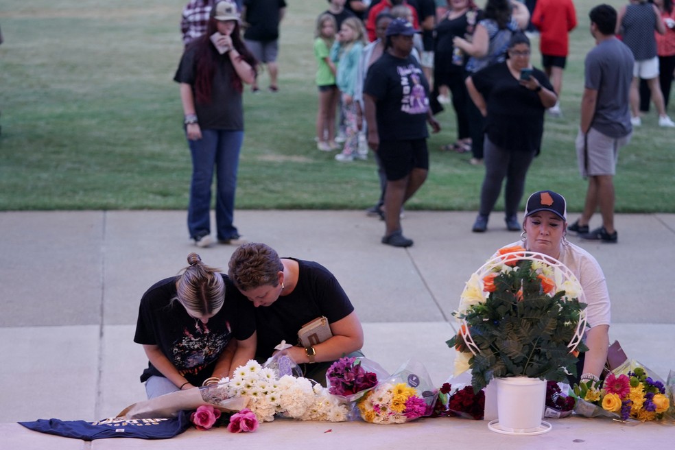 Pessoas fazem homenagens às vítimas de ataque a tiros em escola dos Estados Unidos, em 4 de setembro de 2024 — Foto: REUTERS/Elijah Nouvelage