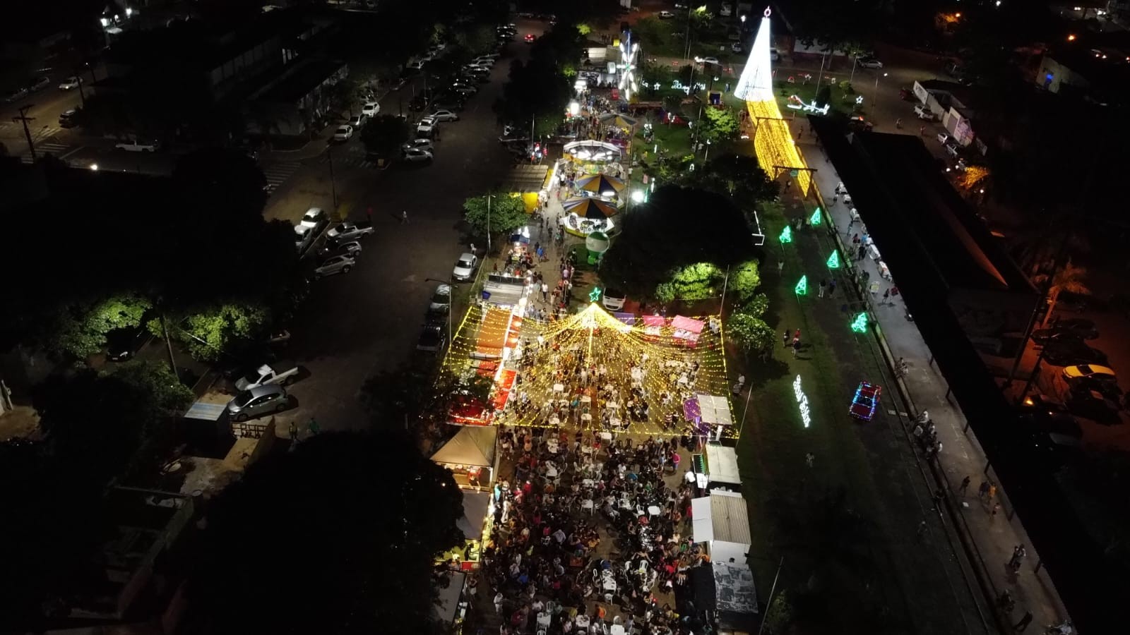 Com atrações musicais, praça de alimentação e parque de diversões, Vila Natal tem início nesta sexta-feira em Presidente Venceslau