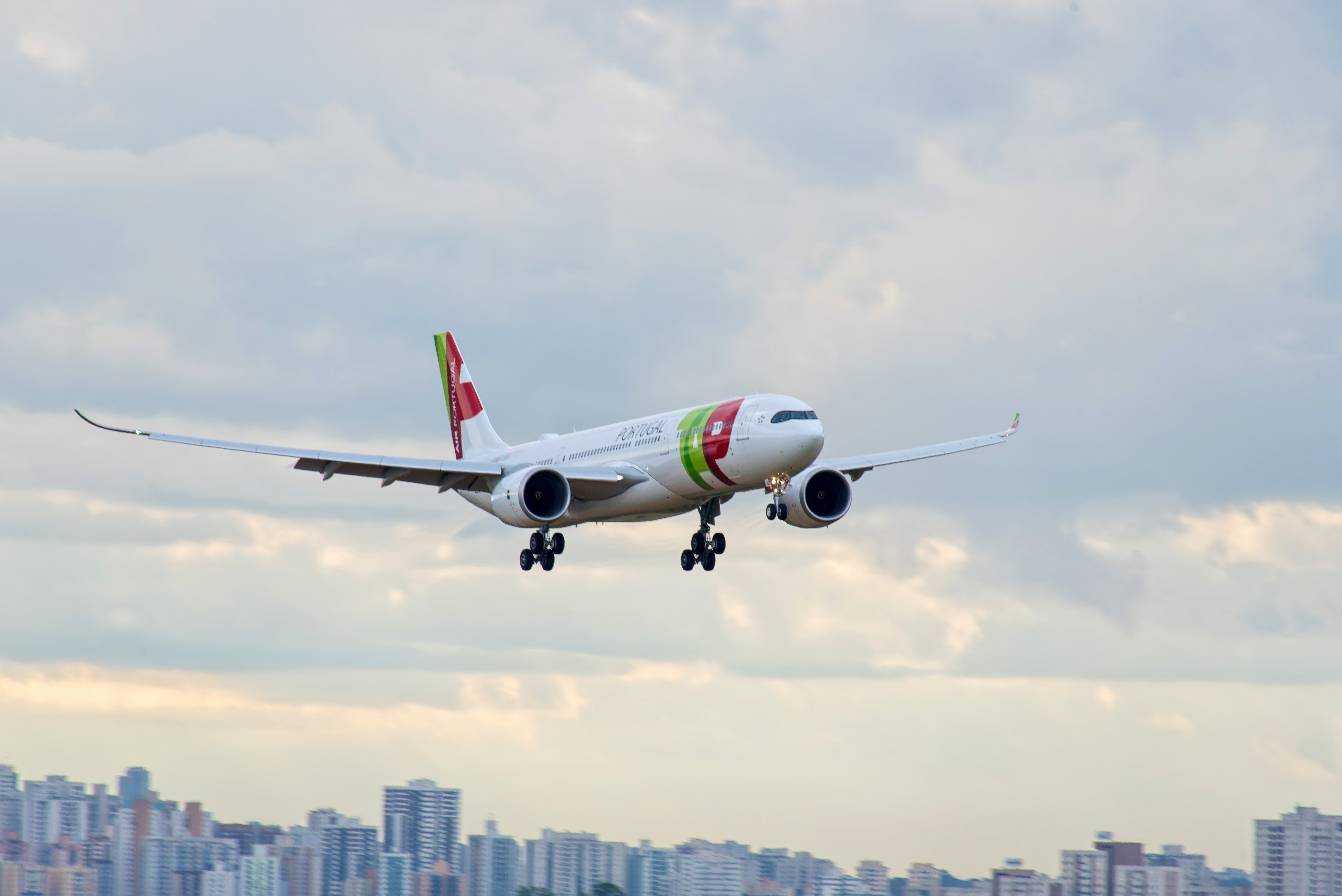 Emergência faz voo de Lisboa com destino a Curitiba voltar a Portugal; problema não foi detalhado