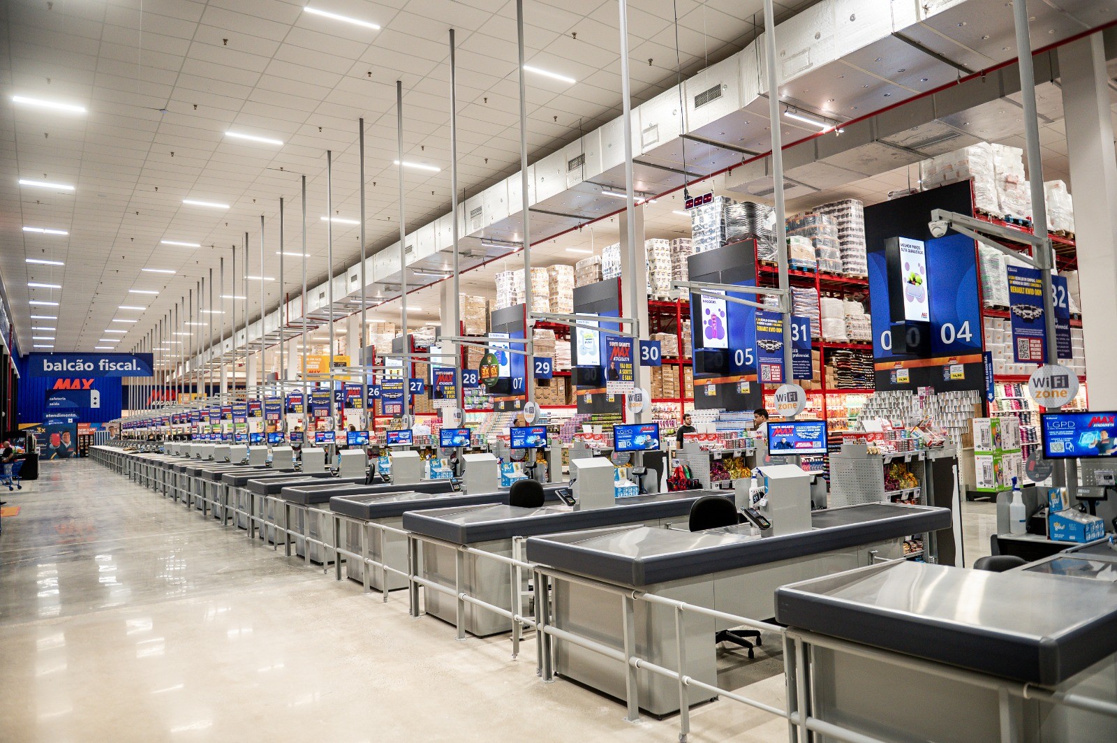 Rede de supermercados faz mutirão para preencher 150 vagas de emprego em Piracicaba; saiba como se candidatar