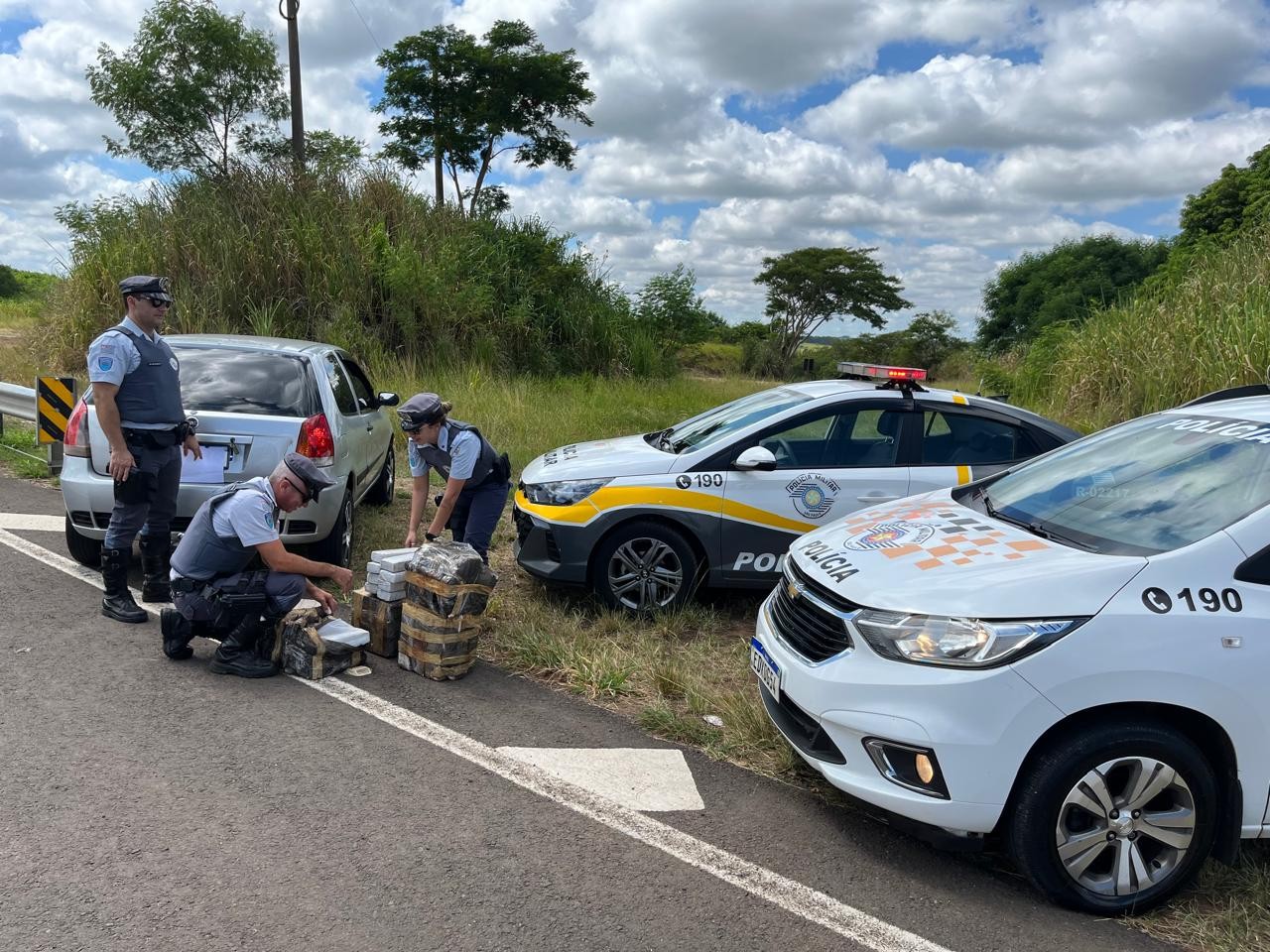 Homem é preso após ser flagrado com 70 tabletes de maconha em porta-malas de carro, em Presidente Prudente