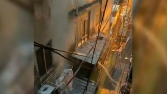 Moradores de mais de 100 favelas do Rio têm treinamento para auxiliar vizinhos durante as chuvas fortes do verão - Foto: (Reprodução)