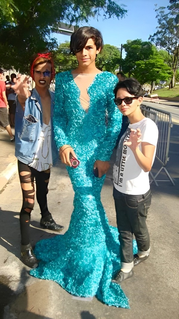 Outros fãs da Lady Gaga aproveitaram para tirar fotos com Cristian — Foto: Cristian Garcia/Arquivo Pessoal