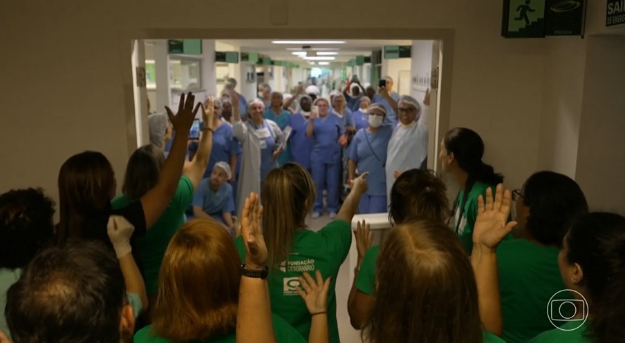Música que cura: coral leva esperança e alegria a pacientes em hospitais do Rio