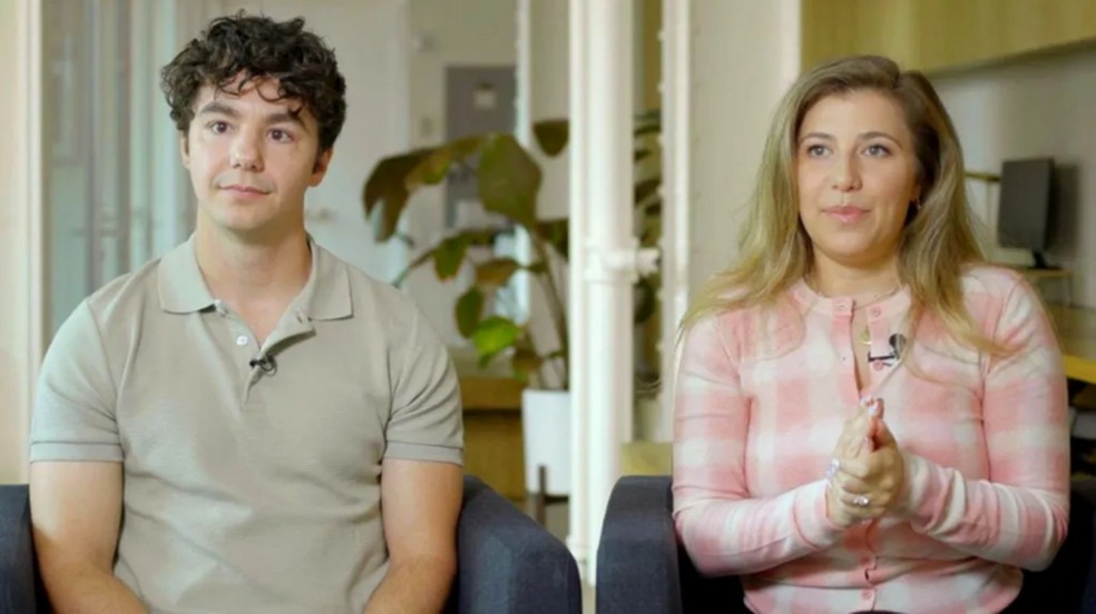 Paul Skye Lehrman e Linnea Sage entraram com uma ação coletiva contra a plataforma Lovo. — Foto: BBC