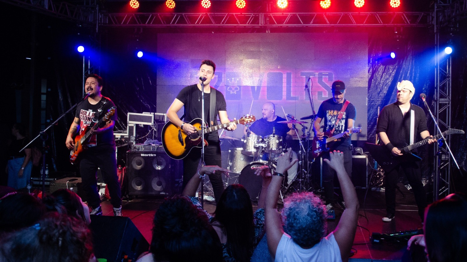 Pátio Limeira Shopping teve show do Capital Inicial Cover no último domingo