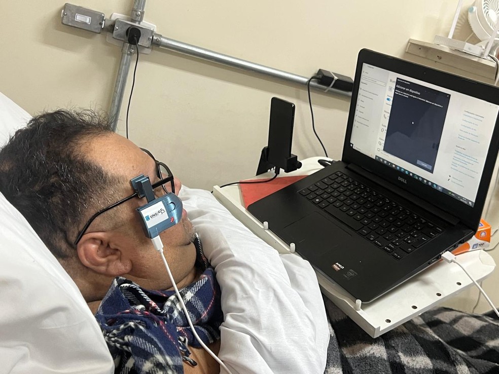 Tetraplégico, Cleyton Cipriano Pinto, de 44 anos, ganhou dispositivo para ajudar nos estudos — Foto: Arquivo Pessoal