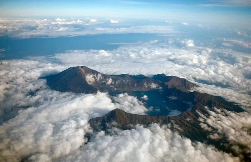 Vista aérea do monte Rinjani — Foto: Getty images