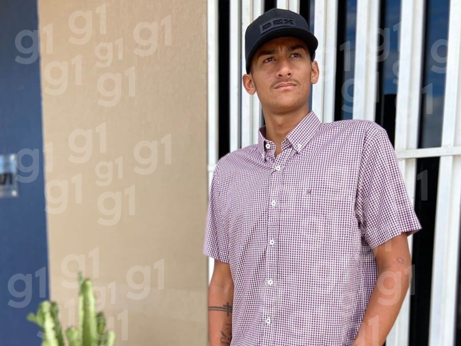 Dupla em bicicleta invade bar e mata jovem com tiro no rosto no interior do Acre