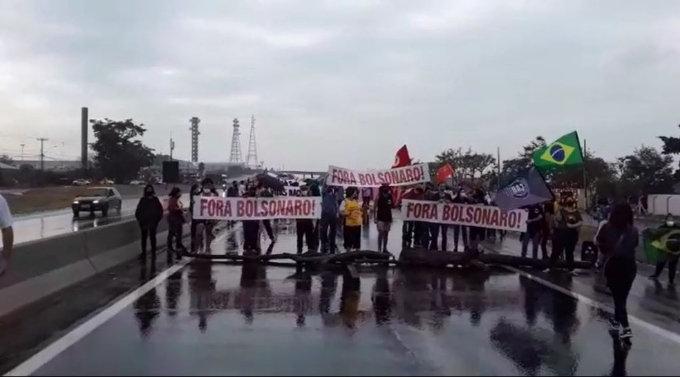 G1 - Grupo protesta na região de Bauru e Marília contra a
