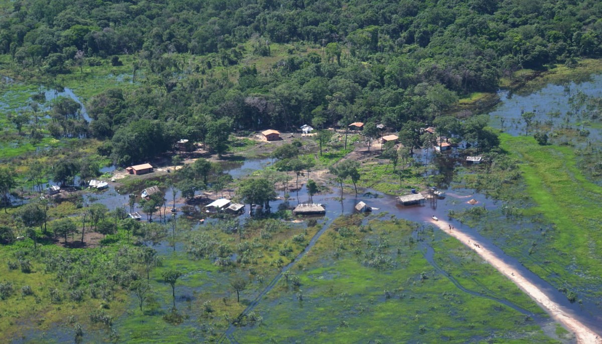 Governador em exercício sobrevoa Lagoa da Confusão e mostra aldeias