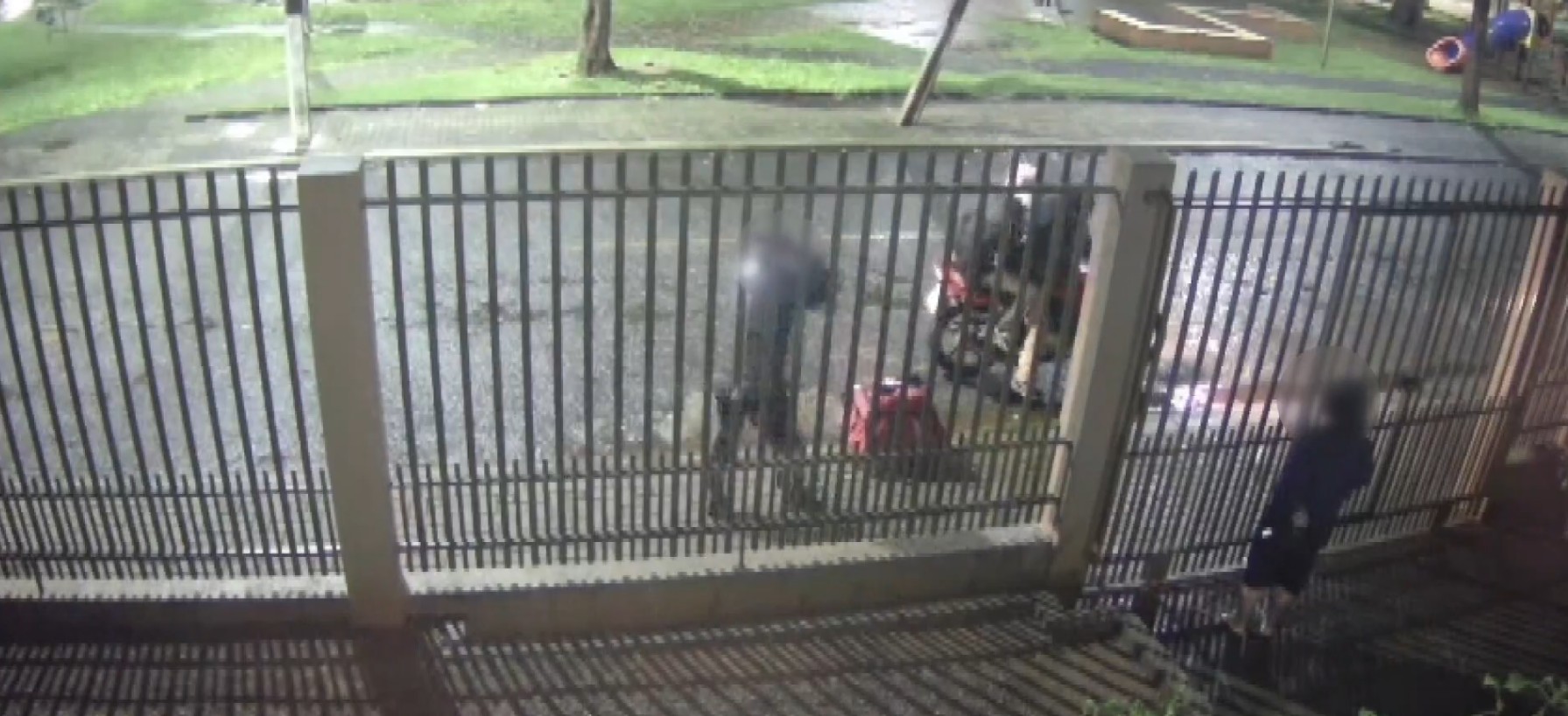 Vídeo mostra assalto a motoboy durante entrega em Foz do Iguaçu