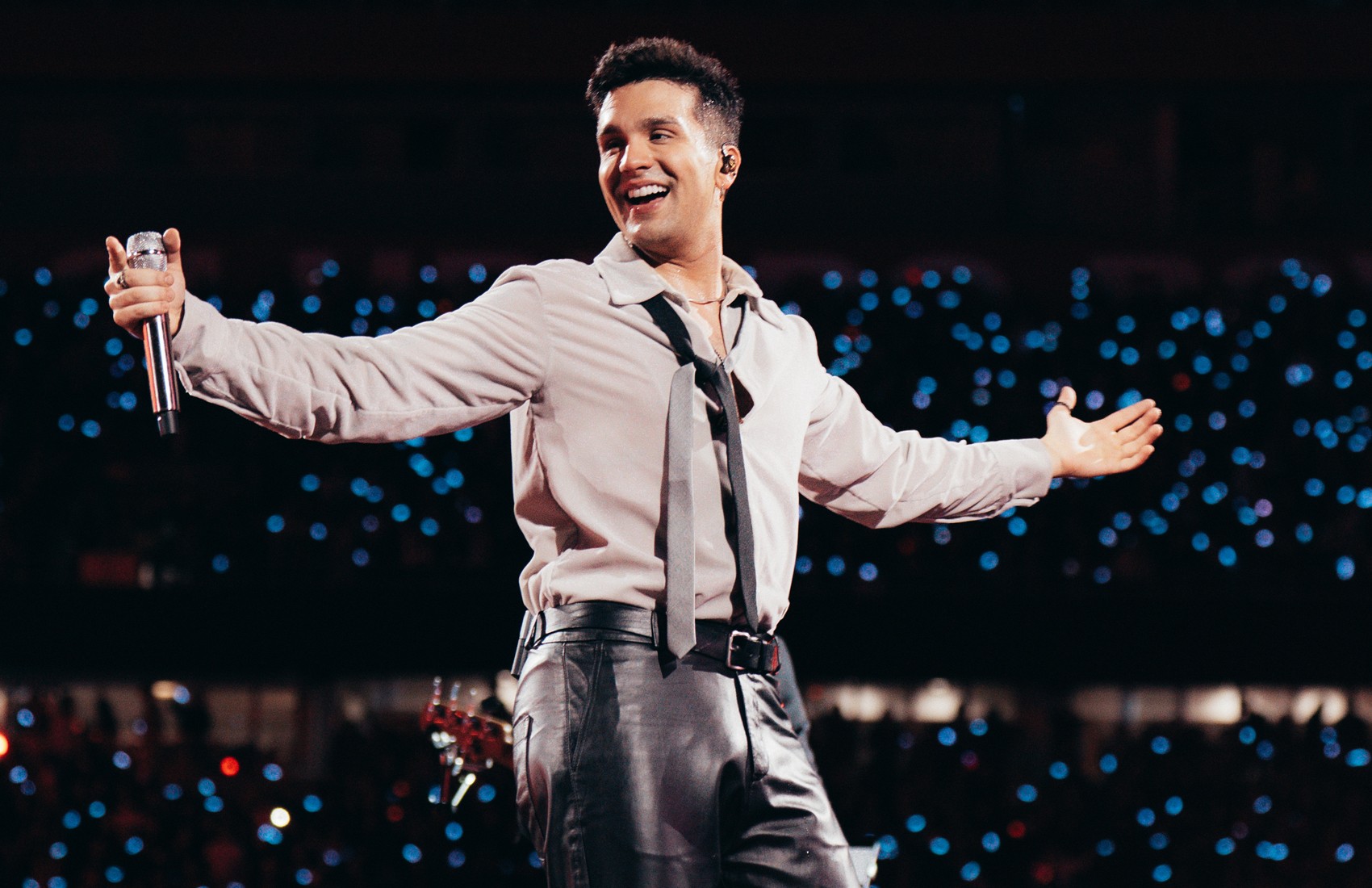 Luan Santana vê pais e filhos cantarem seus hits às vésperas de 20 anos de carreira: 'Parte da história das pessoas'