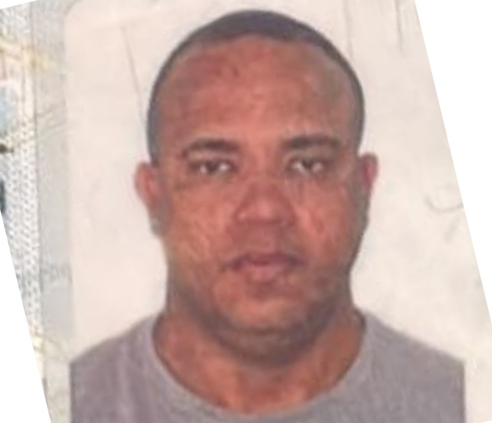 André Luís Sena de Oliveira, de 44 anos, é suspeito de matar a enfermeira Renata Freitas — Foto: Redes sociais