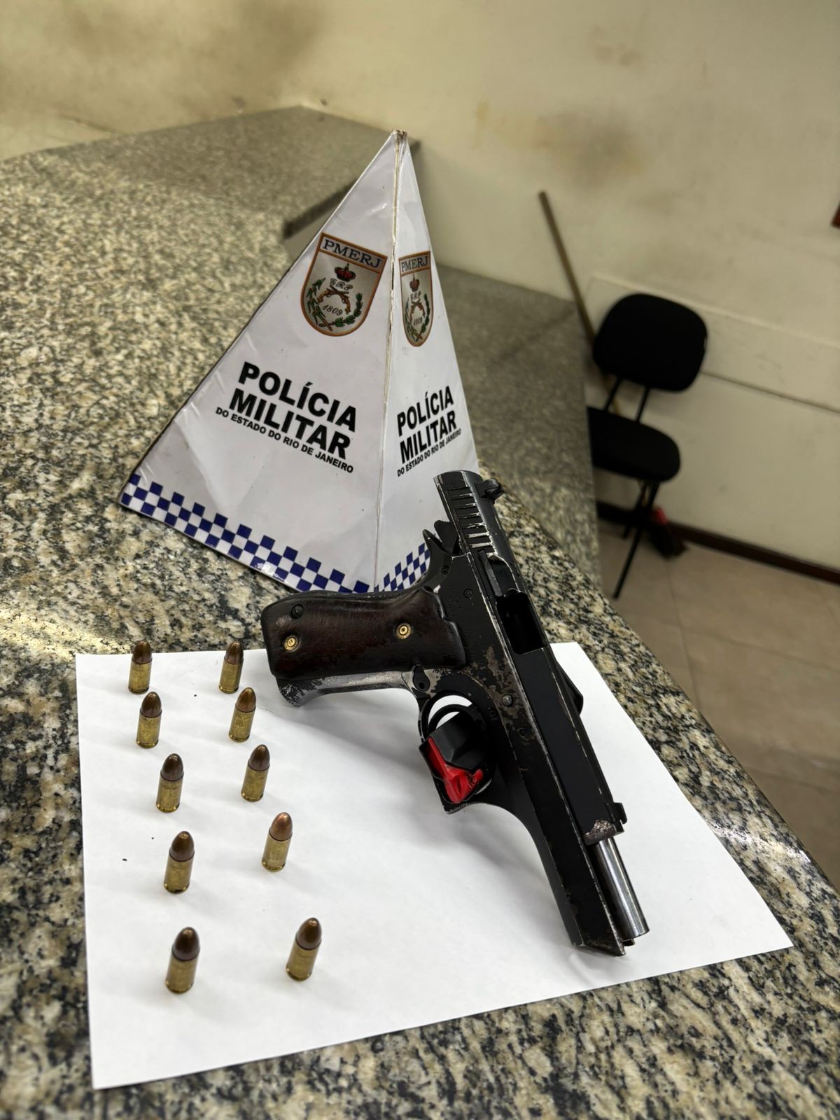 Quatro homens são presos e arma apreendida em Barra Mansa