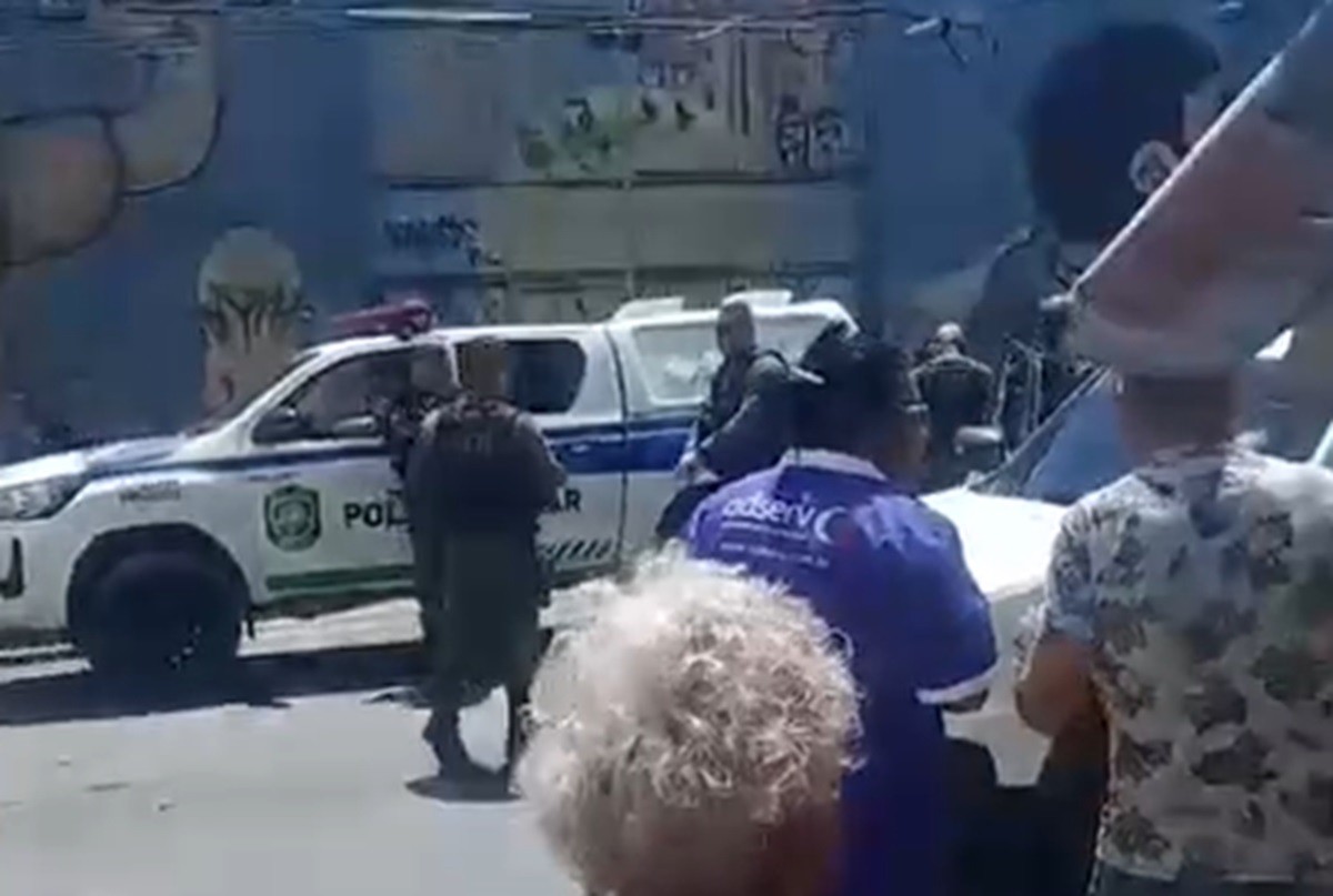 Suspeito de roubo morre após troca de tiros com a PM em avenida movimentada do Recife