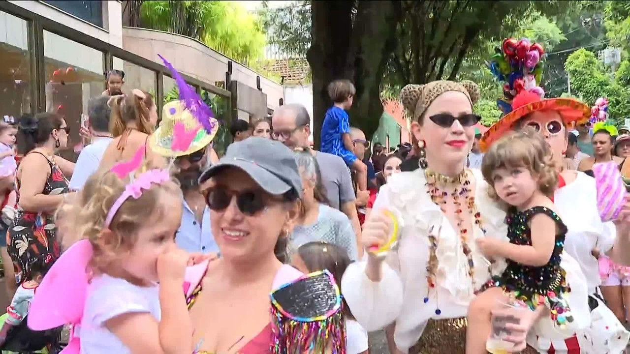 Belo Horizonte entra no clima de folia com mais de 70 blocos em sábado de pré-carnaval