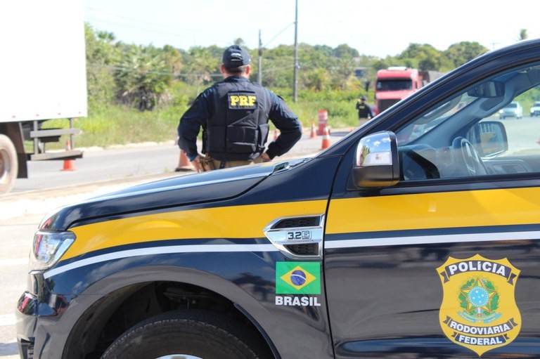 Motorista de caminhão carregado de tijolos morre em acidente na BR-304 no interior do RN
