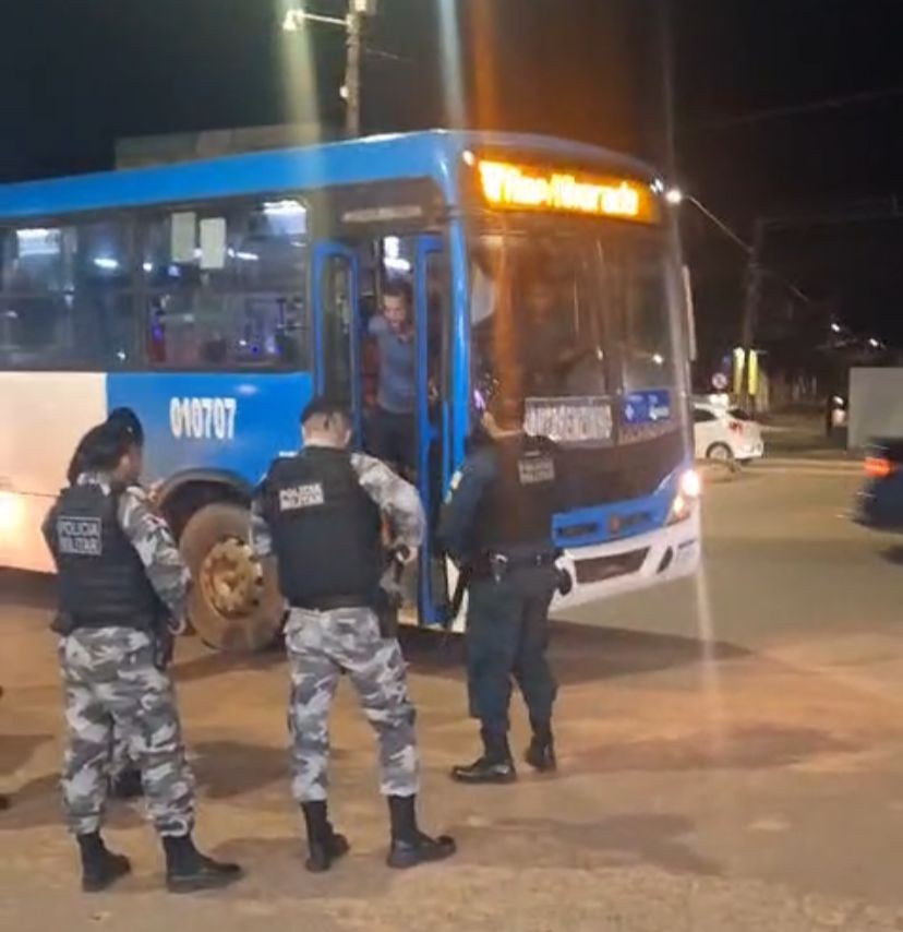 Homem é preso após tentar assaltar ônibus na av. Fernando Guilhon e ser contido por passageiro e motorista 