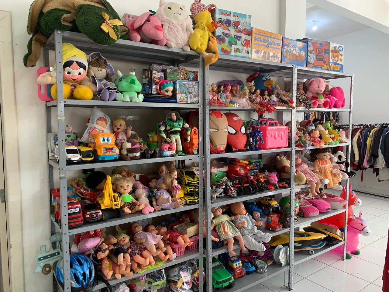 Fundação Sara realiza bazar em homenagem ao Dia das Mães em Montes Claros