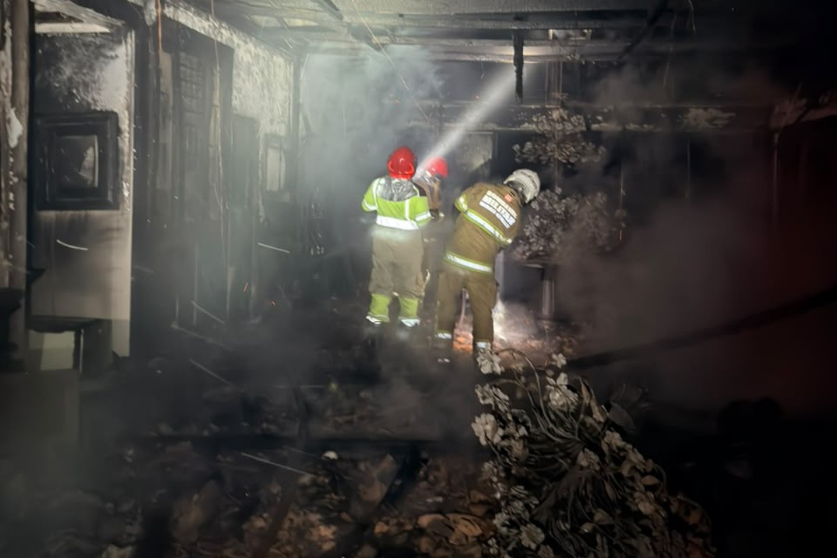 Incêndio em Bicas destrói casa durante a madrugada