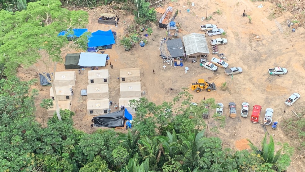 Barracos construídos dentro do Parque Estadual Guajará-Mirim — Foto: Silas Paixão/Ministério Público de Rondônia