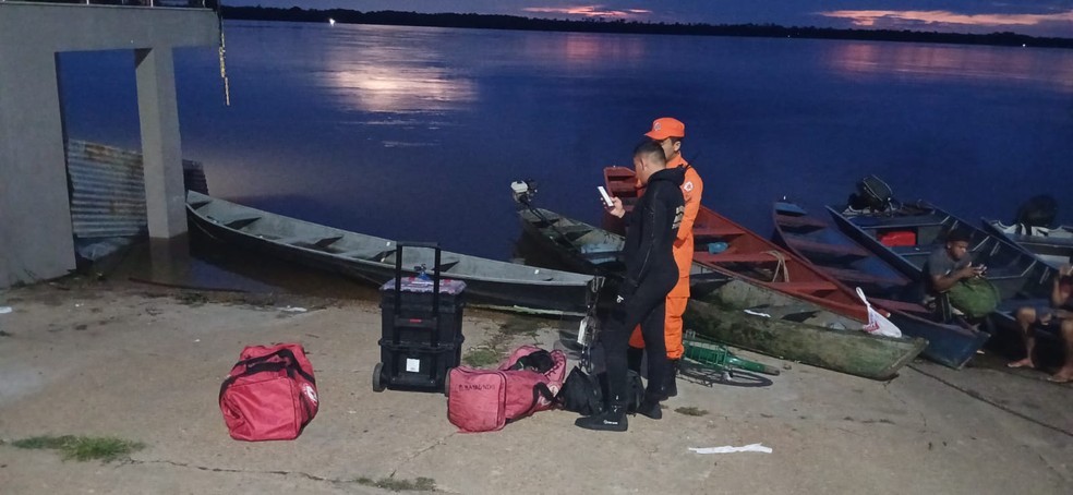 Bombeiros fazem buscas pelo corpo de Robson Almeida da Silva, em Araguatins — Foto: Divulgação/Corpo de Bombeiros