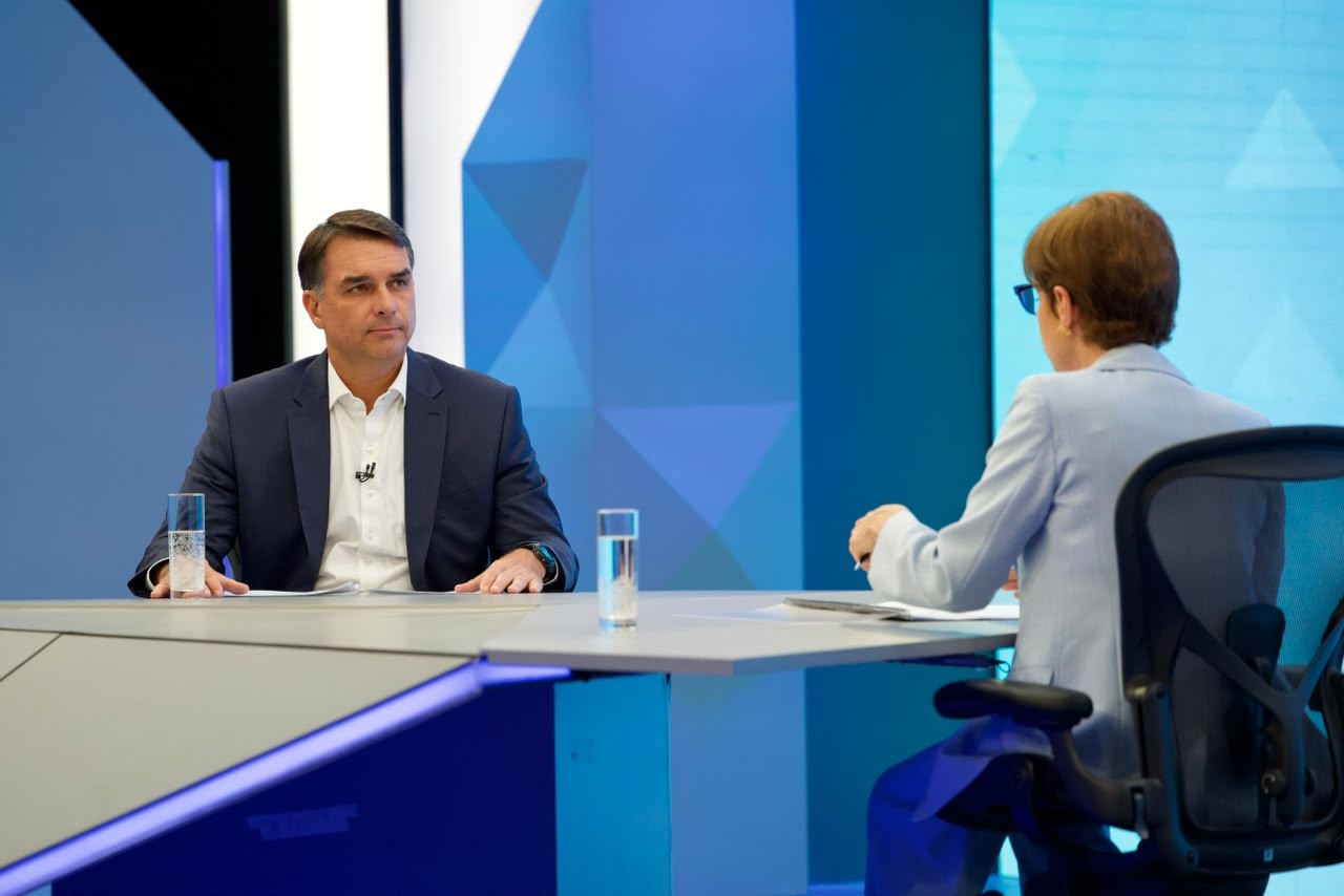 Flávio Bolsonaro diz que 'não está no radar' nomear o pai | G1