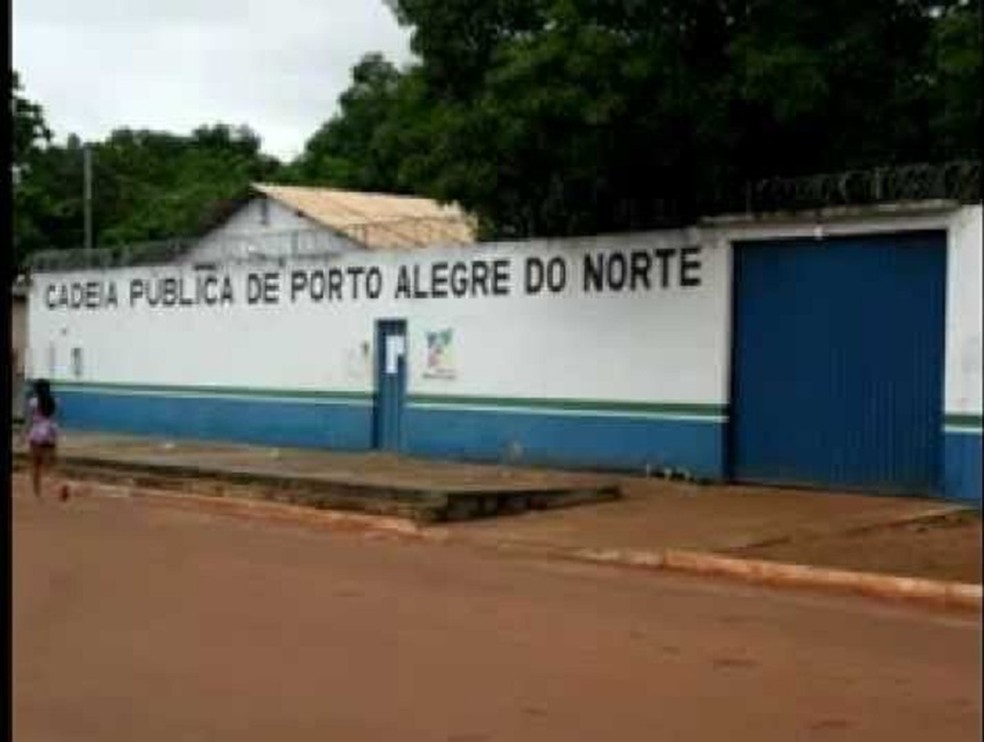 Dois presos, identificados como Abner Fernando da Silva e Lucas Daniel Souza Aguiar, fugiram da Cadeia Pública de Porto Alegre do Norte. — Foto: YouTube