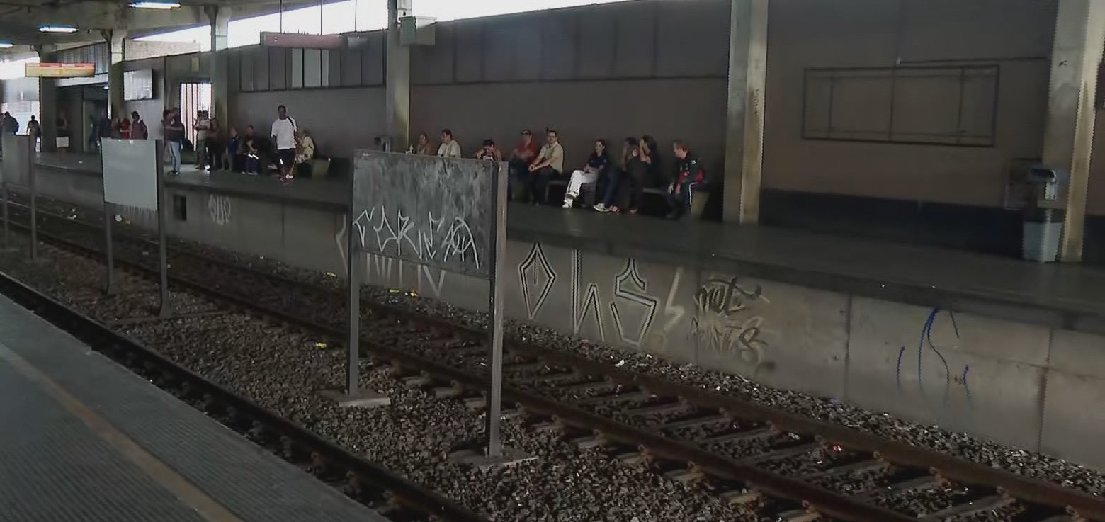 Linha Sul do Metrô do Recife chega ao segundo dia sem funcionar após falha elétrica