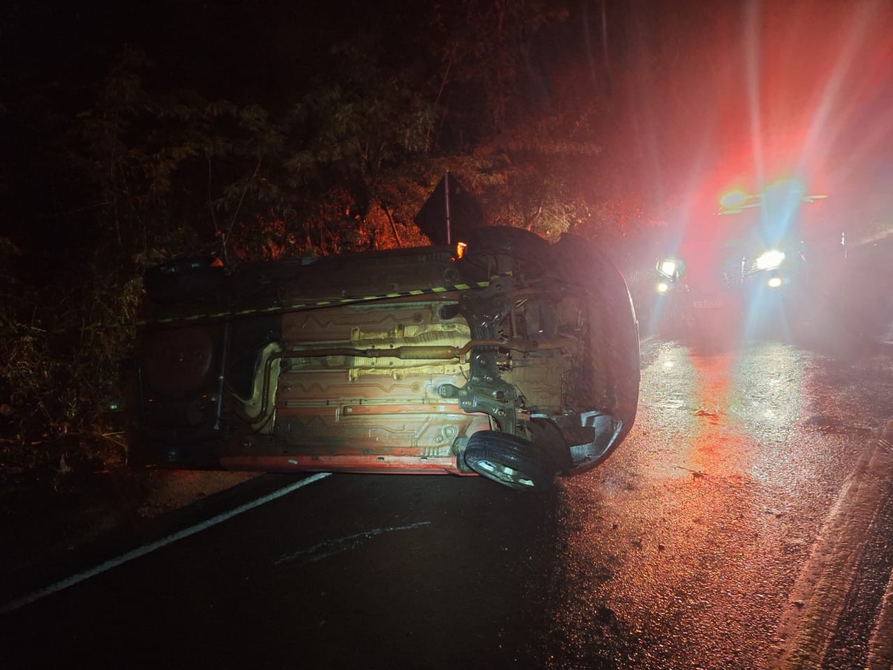 Carro com adolescente bate em barranco em SC e acidente revela carga de 130 kg de maconha