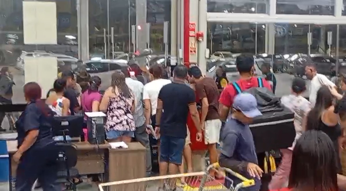 Homem é morto a tiros e mulher baleada em supermercado na Grande João Pessoa