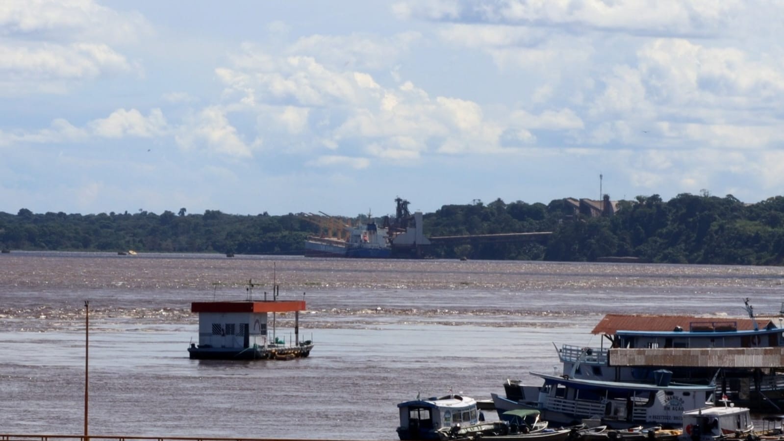 Lancha colide contra balsa no Rio Amazonas deixando dois mortos e três feridos