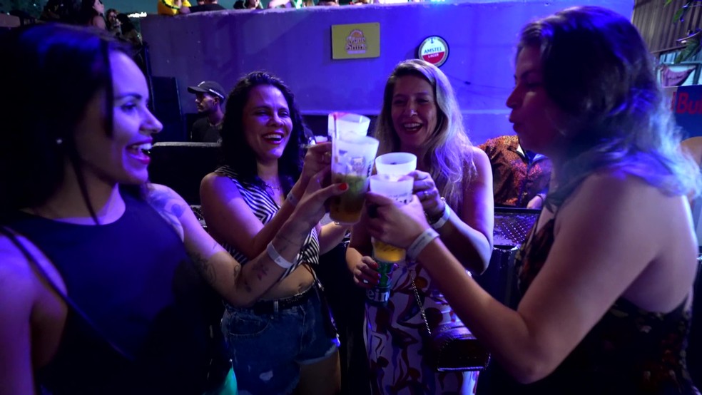 Entre amigas, viagens e novas experiências: mulheres mostram outro jeito de viver sem parceiro — Foto: Reprodução/TV Globo
