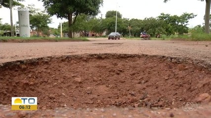 Moradores reclamam de buracos em ruas da quadra 1.304 Sul, em Palmas