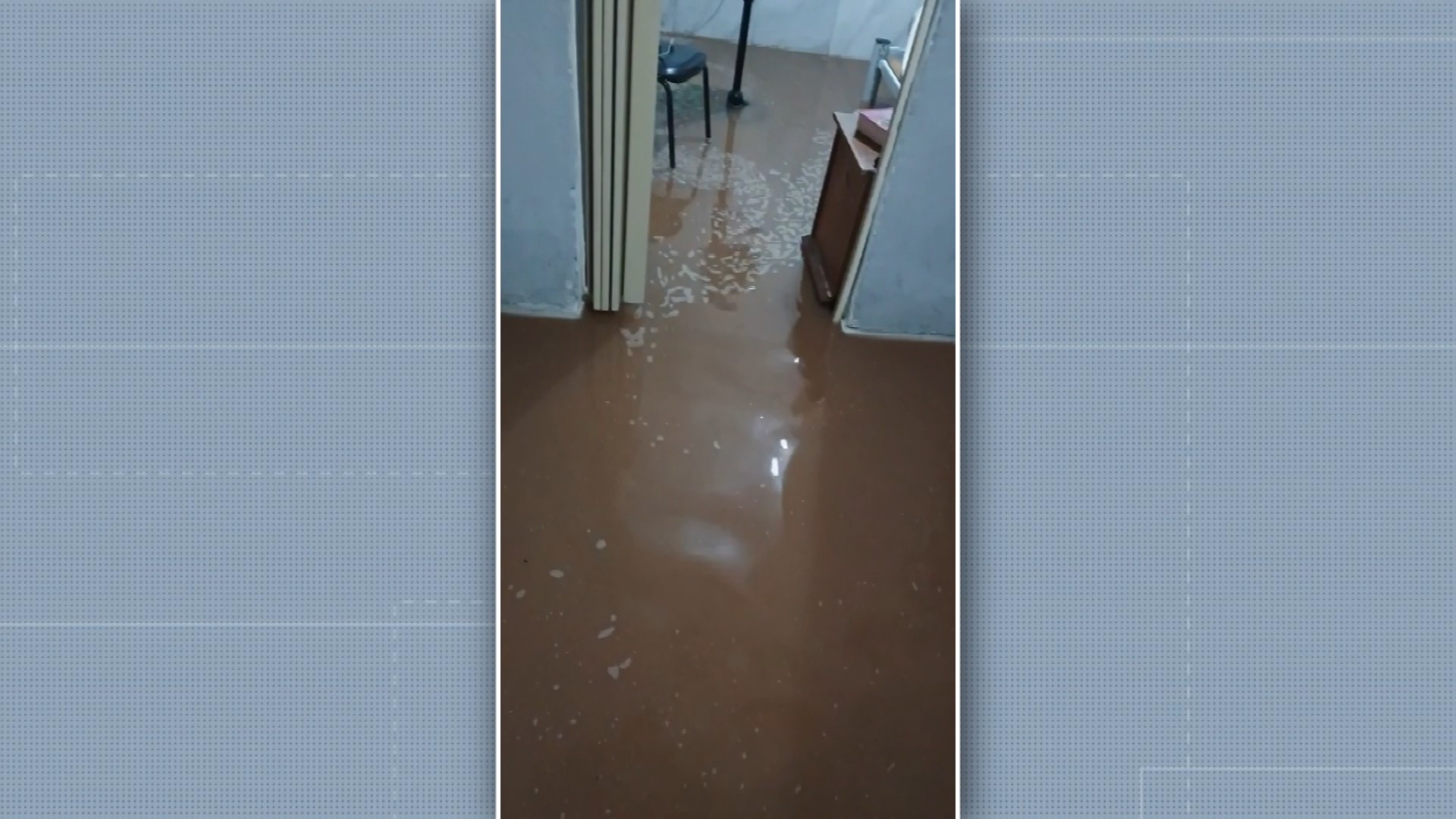 Casa é invadida por água durante chuva na madrugada em Hortolândia; família deixa imóvel após prejuízos