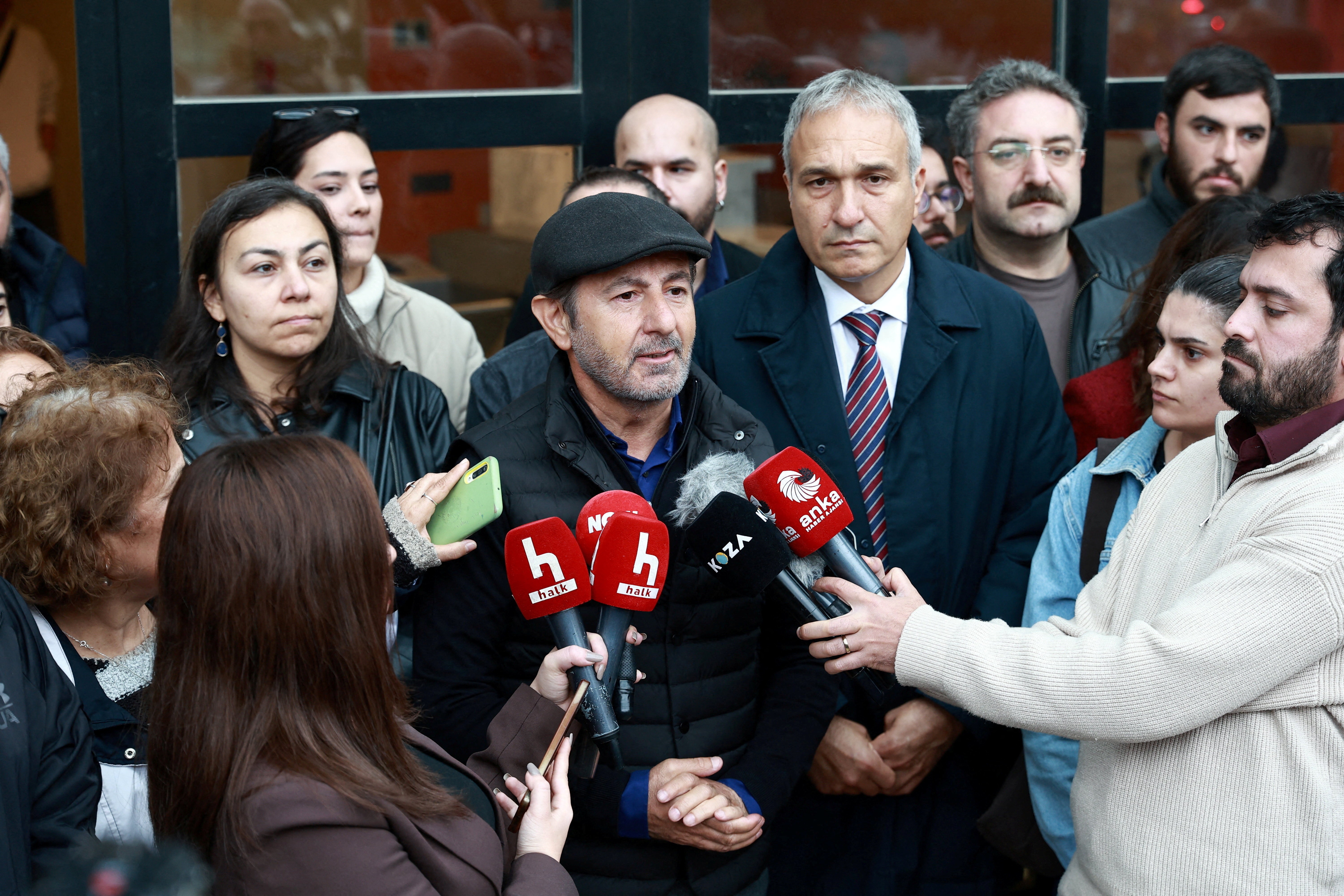 Polícia da Turquia toma o controle de TV de oposição e prende 11 funcionários