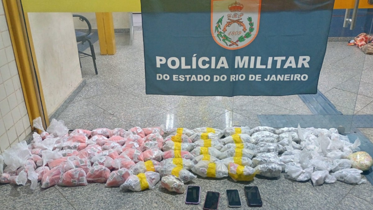 Quadrilha é presa com quase 4 kg de drogas em carro de aplicativo em Barra do Piraí
