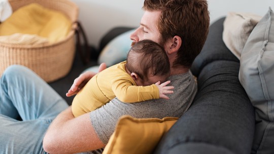 Brasil amplia licença-paternidade, supera os EUA, mas segue longe de países referência; compare